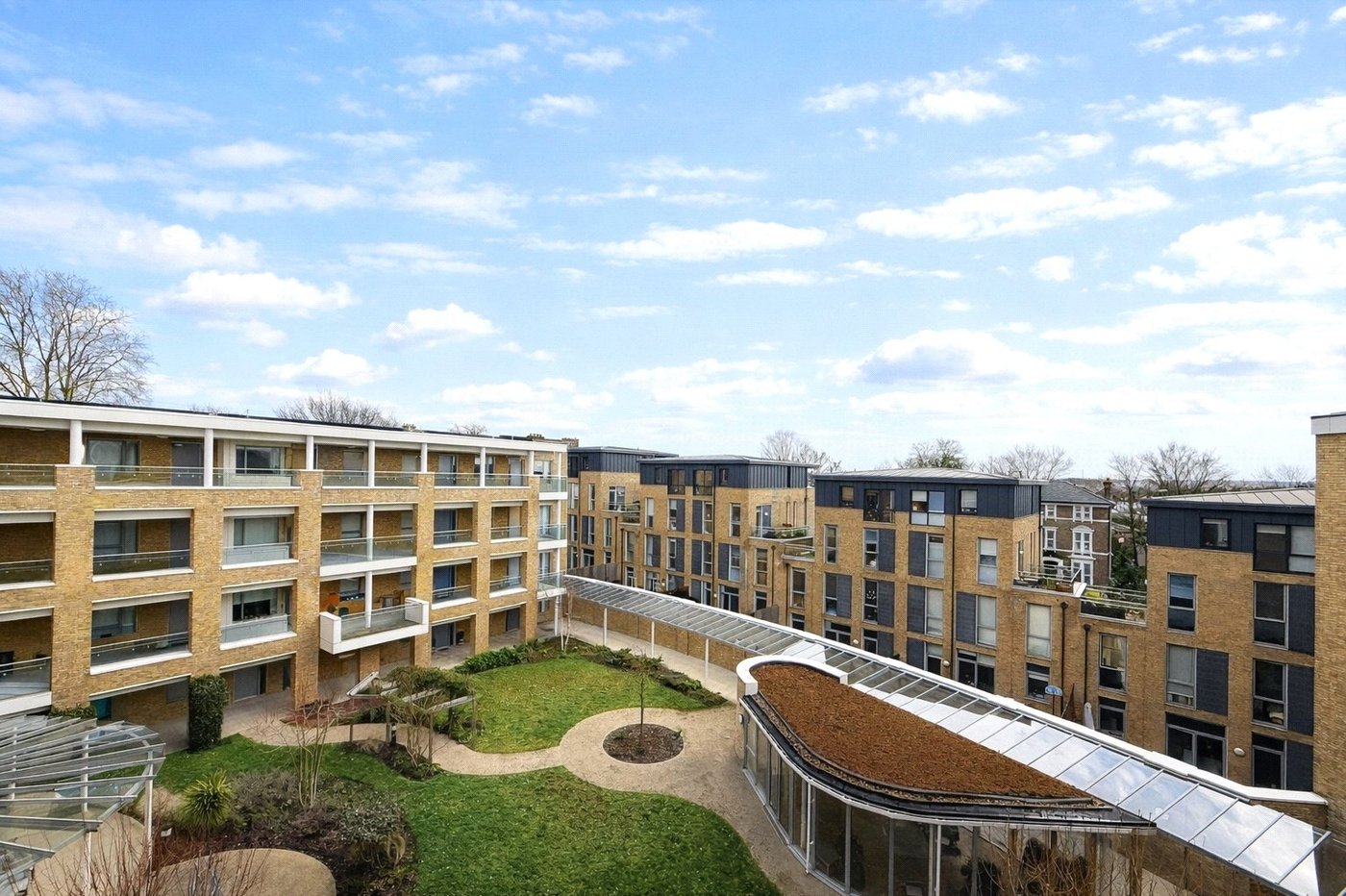 2 bedroom property for sale in London | Robinson Jackson