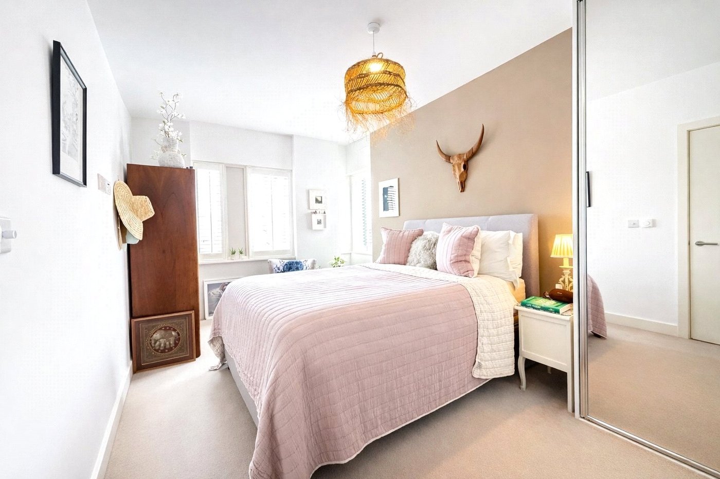 2 bedroom property for sale in London | Robinson Jackson