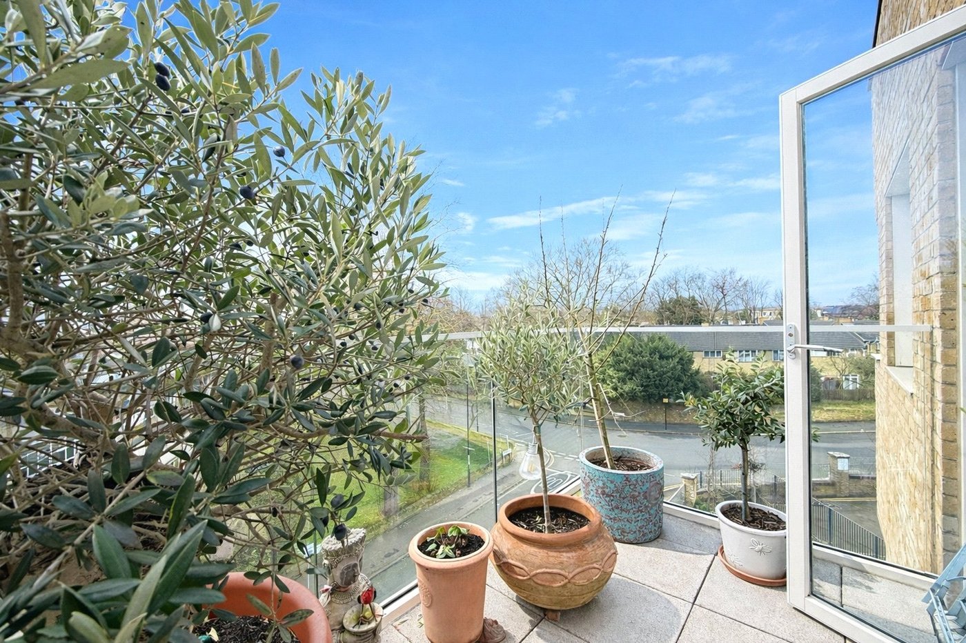 2 bedroom property for sale in London | Robinson Jackson