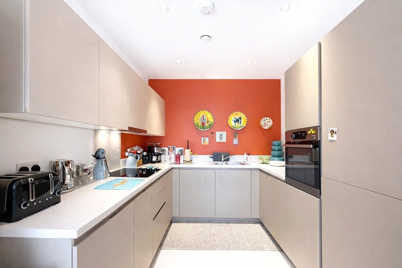 2 bedroom property for sale in London | Robinson Jackson