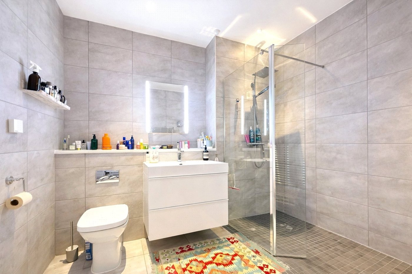 2 bedroom property for sale in London | Robinson Jackson