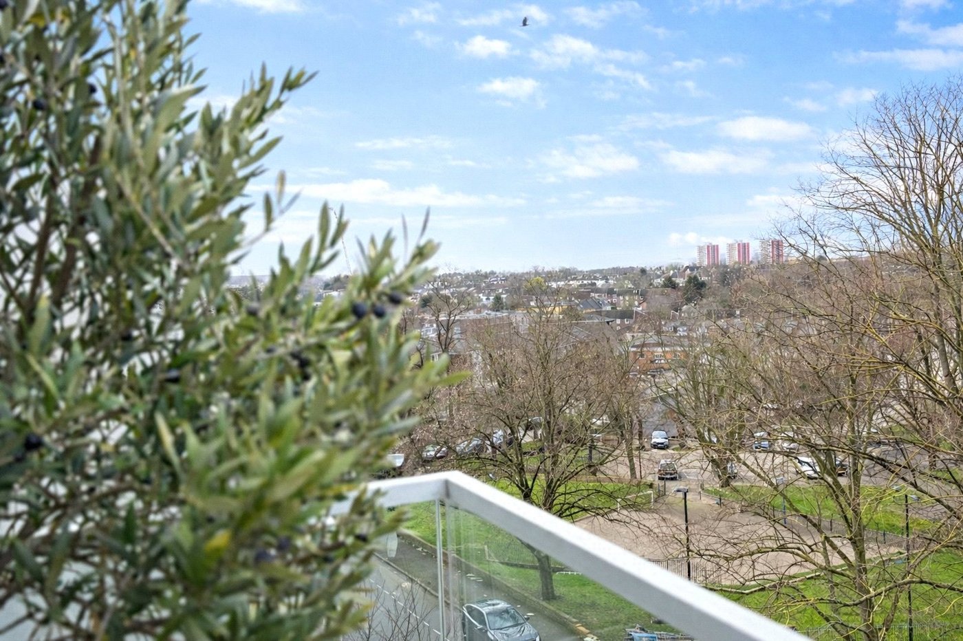 2 bedroom property for sale in London | Robinson Jackson