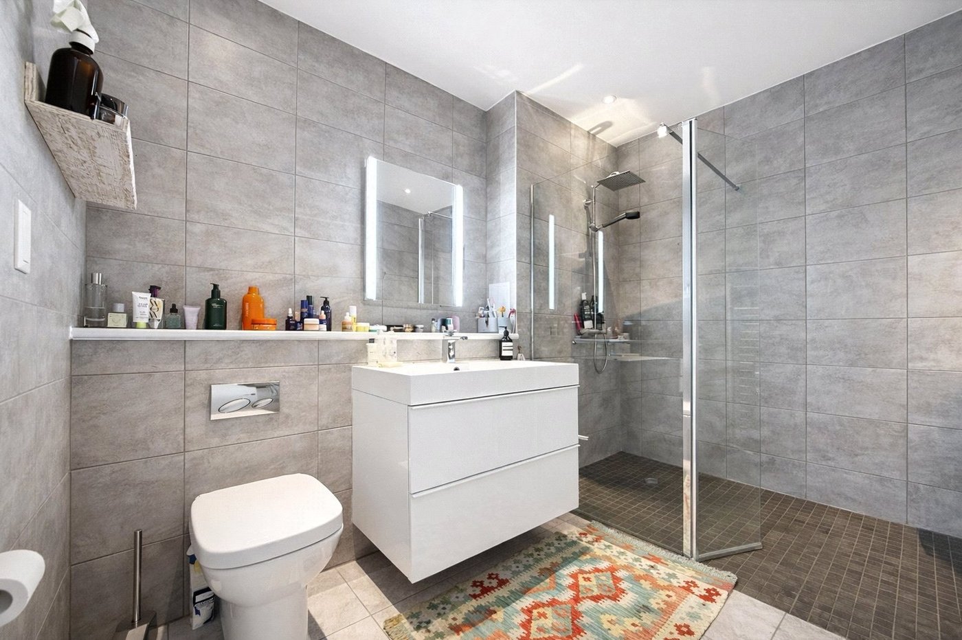 2 bedroom property for sale in London | Robinson Jackson