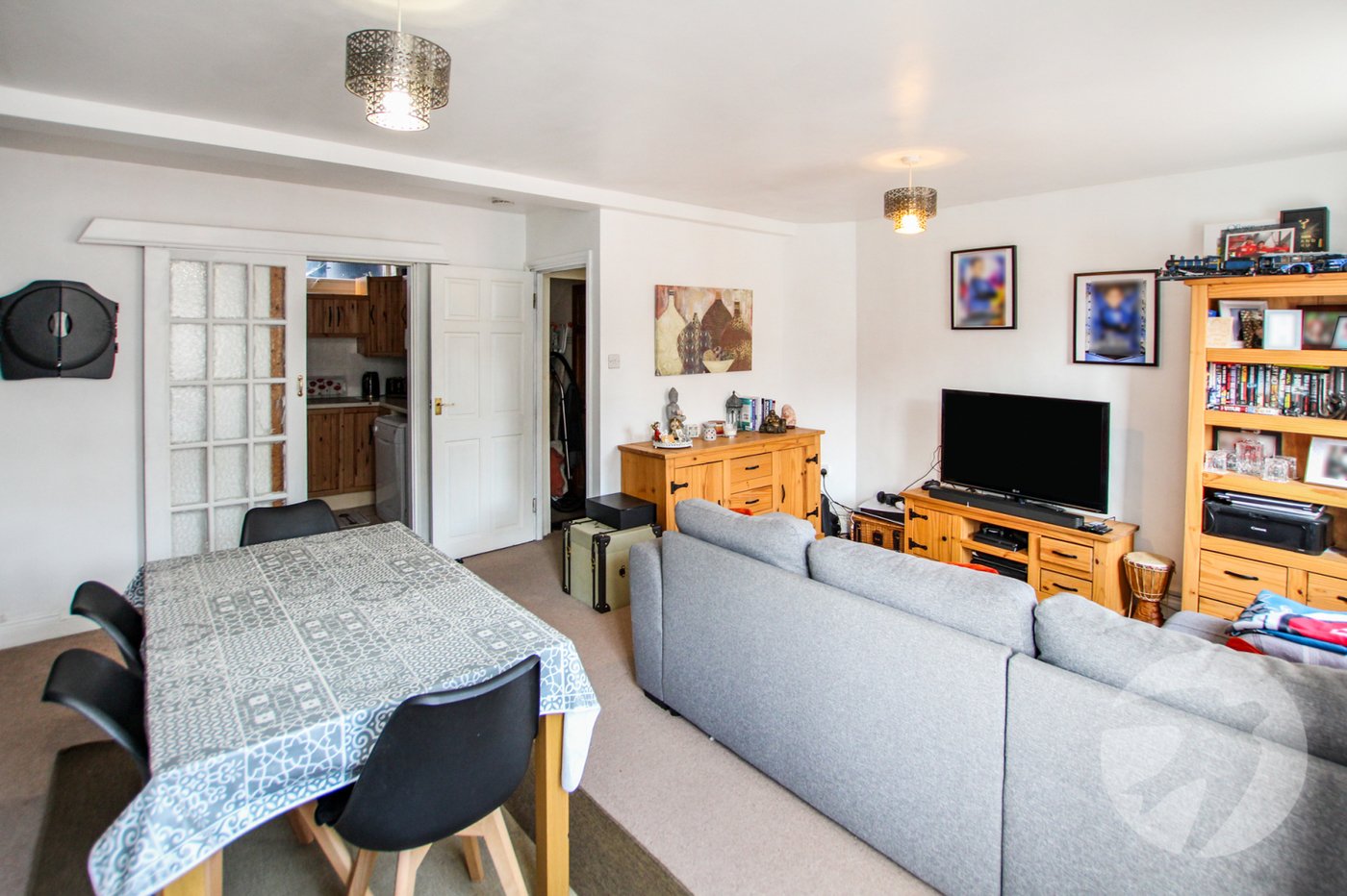 2 bedroom property for sale in London | Robinson Jackson
