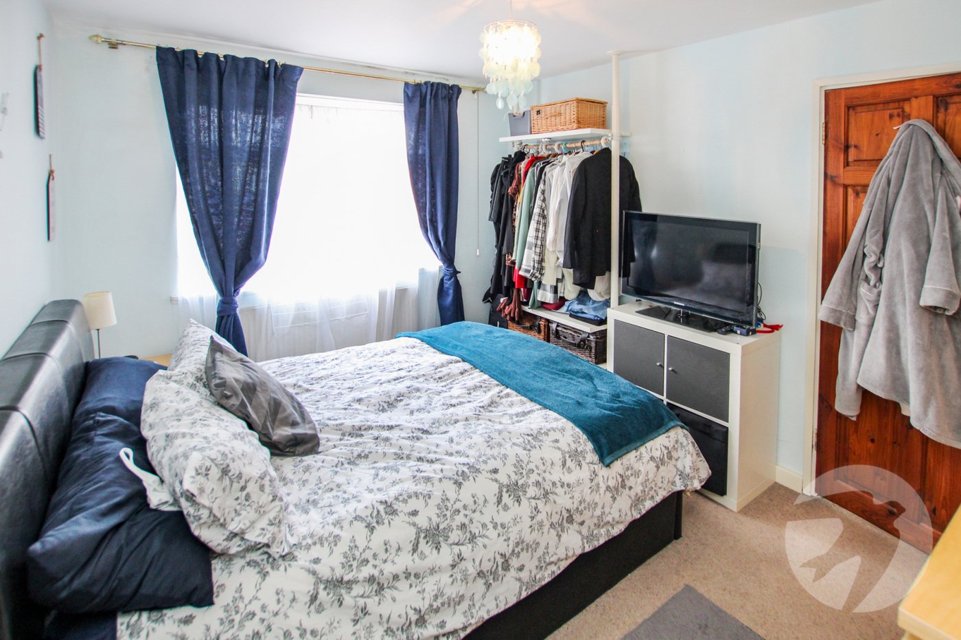 2 bedroom property for sale in London | Robinson Jackson