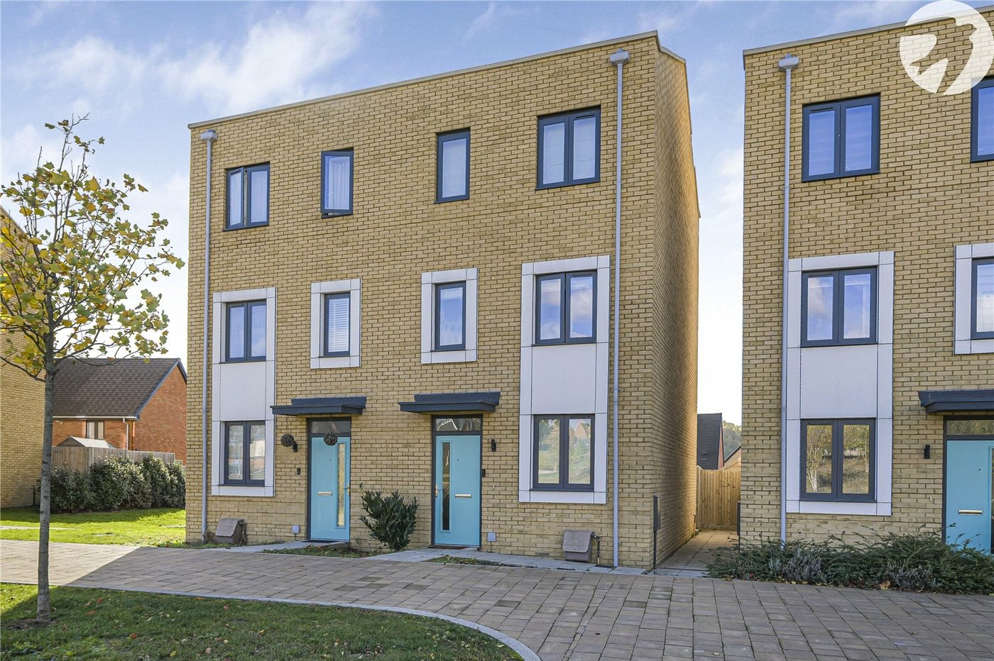 3 bedroom property for sale in Castle Hill | Robinson Jackson