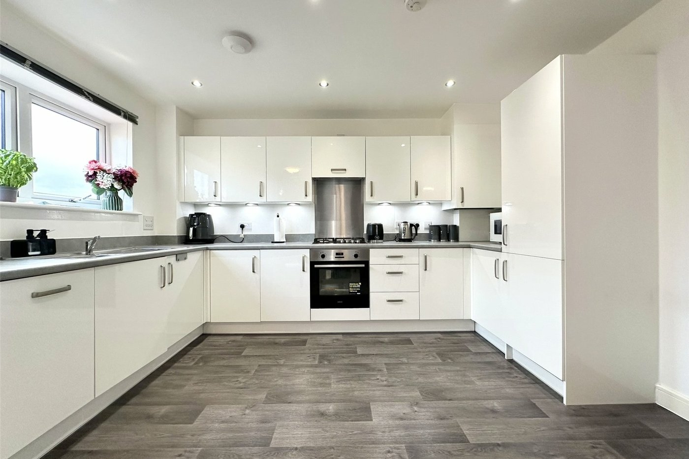 2 bedroom property for sale in Castle Hill | Robinson Jackson