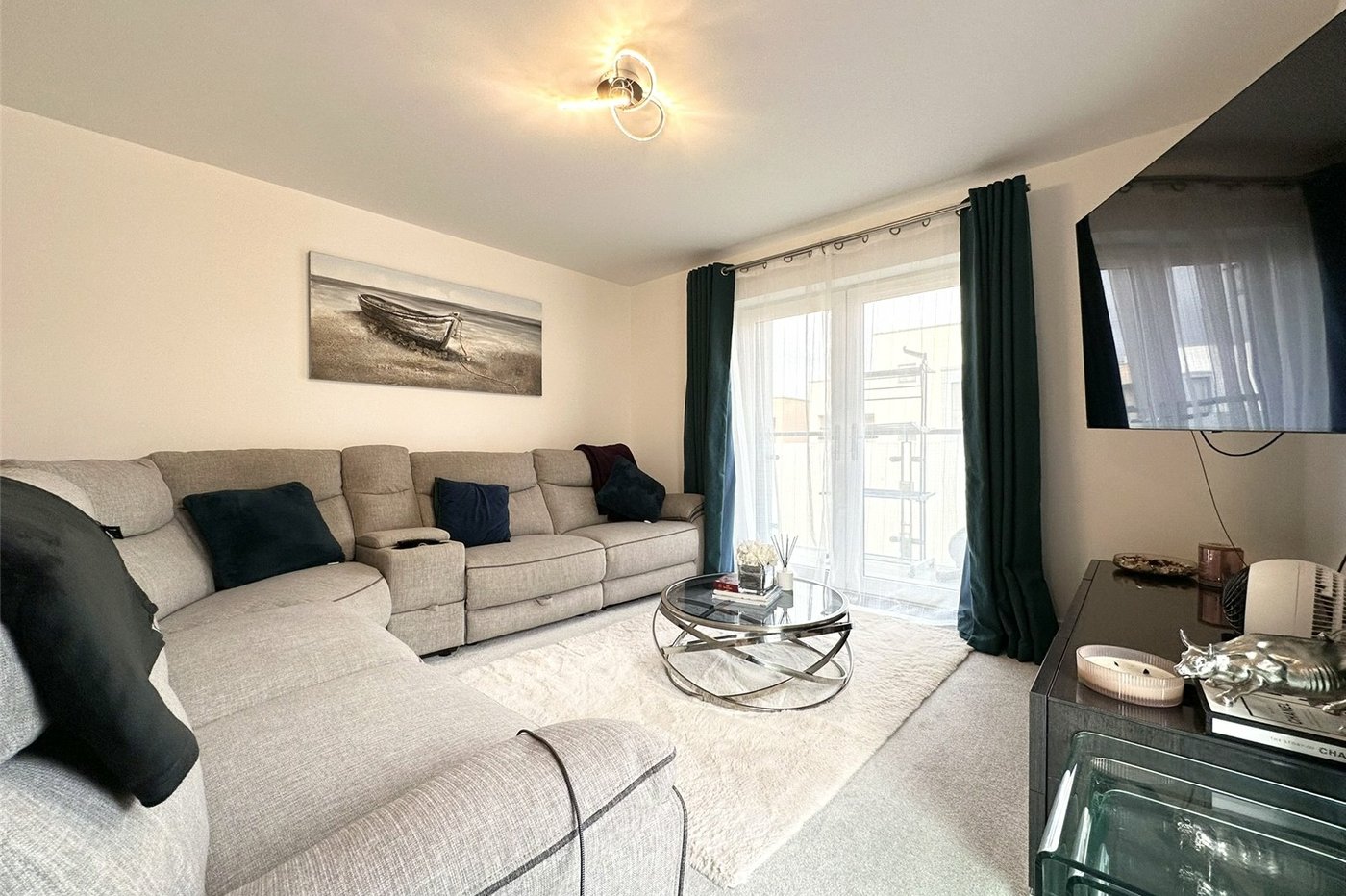 2 bedroom property for sale in Castle Hill | Robinson Jackson