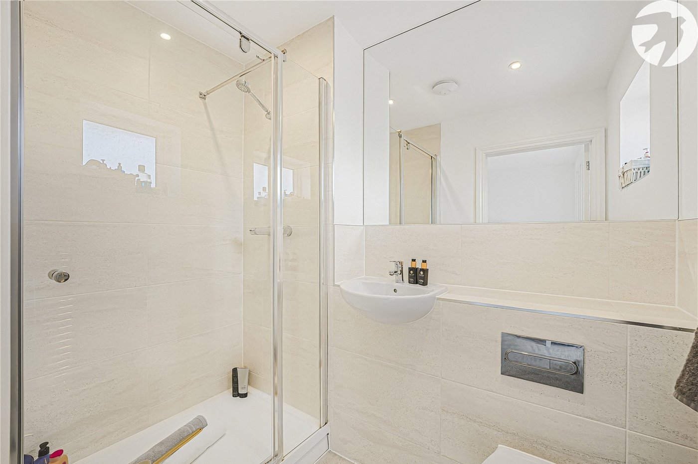 2 bedroom property for sale in Castle Hill | Robinson Jackson