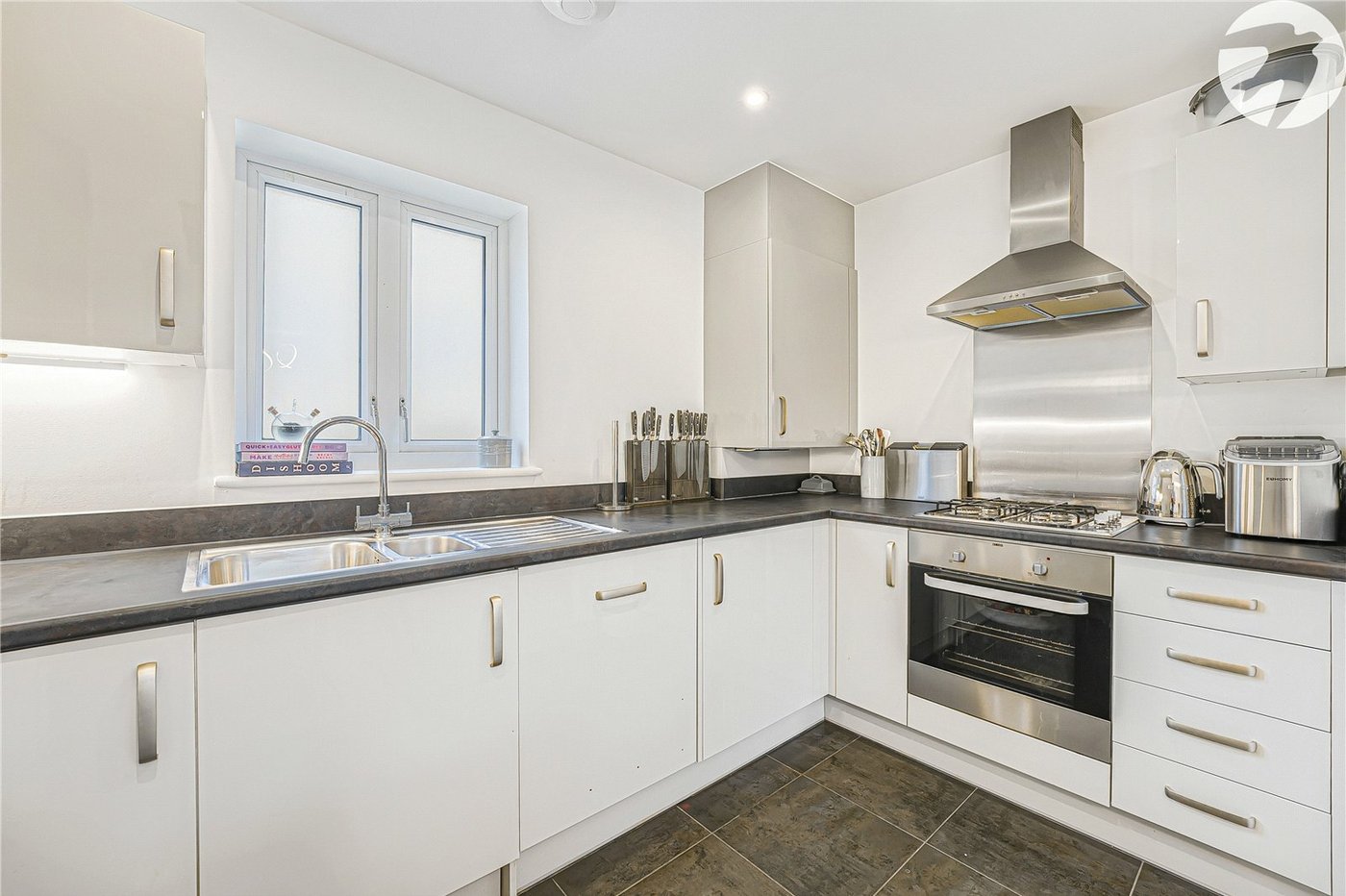 2 bedroom property for sale in Castle Hill | Robinson Jackson