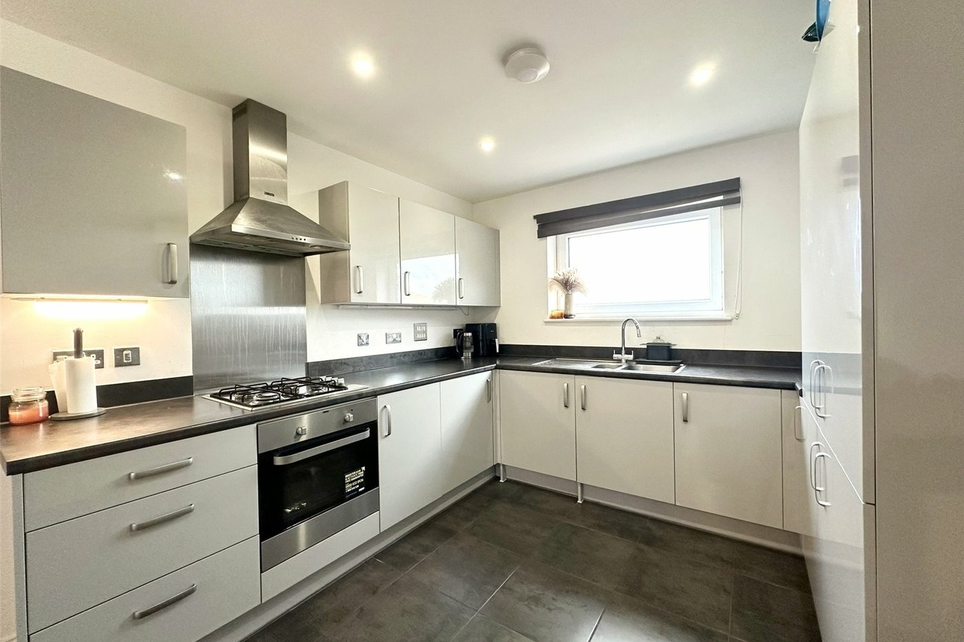 2 bedroom property for sale in Castle Hill | Robinson Jackson