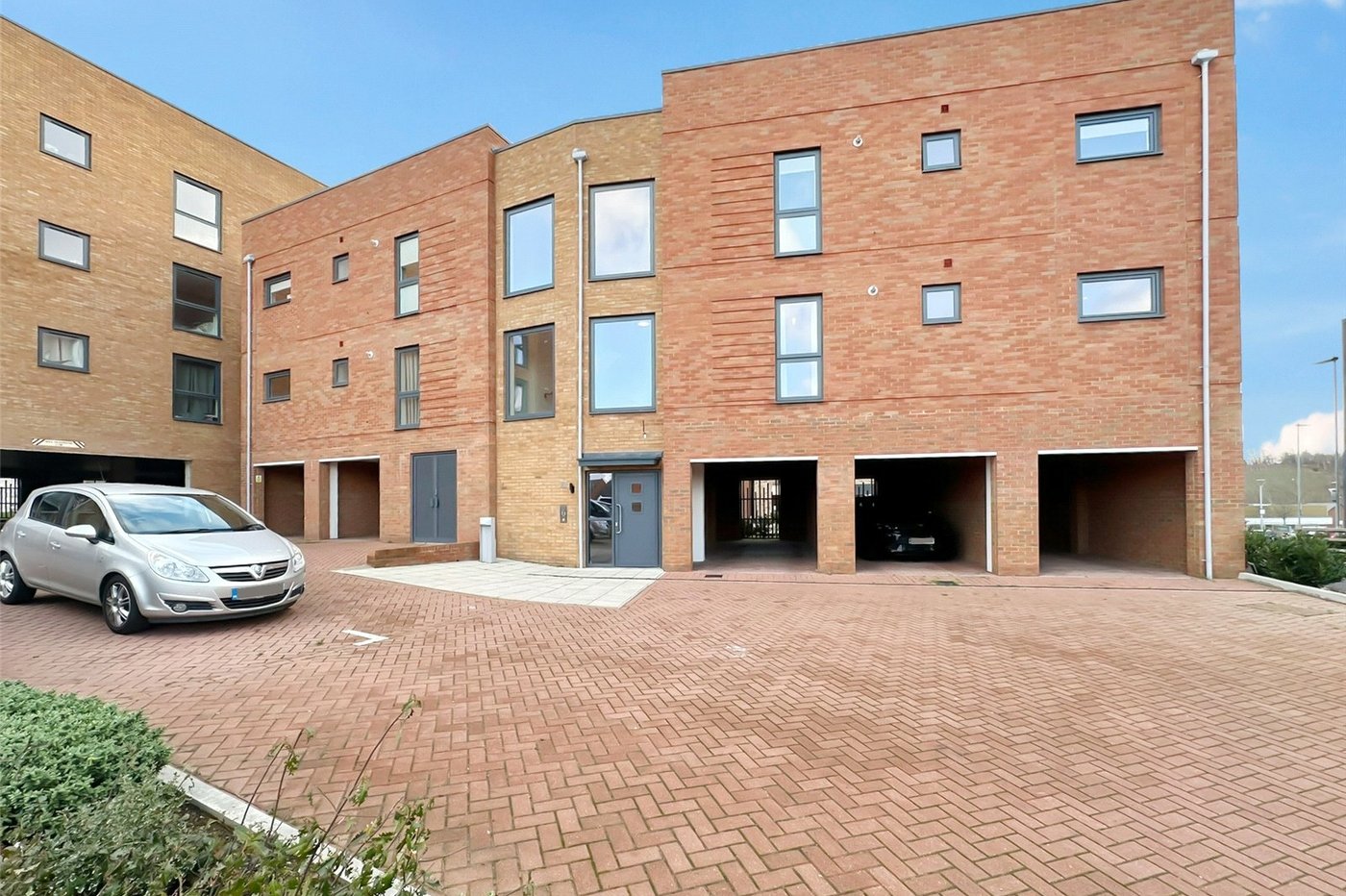 2 bedroom property for sale in Castle Hill | Robinson Jackson