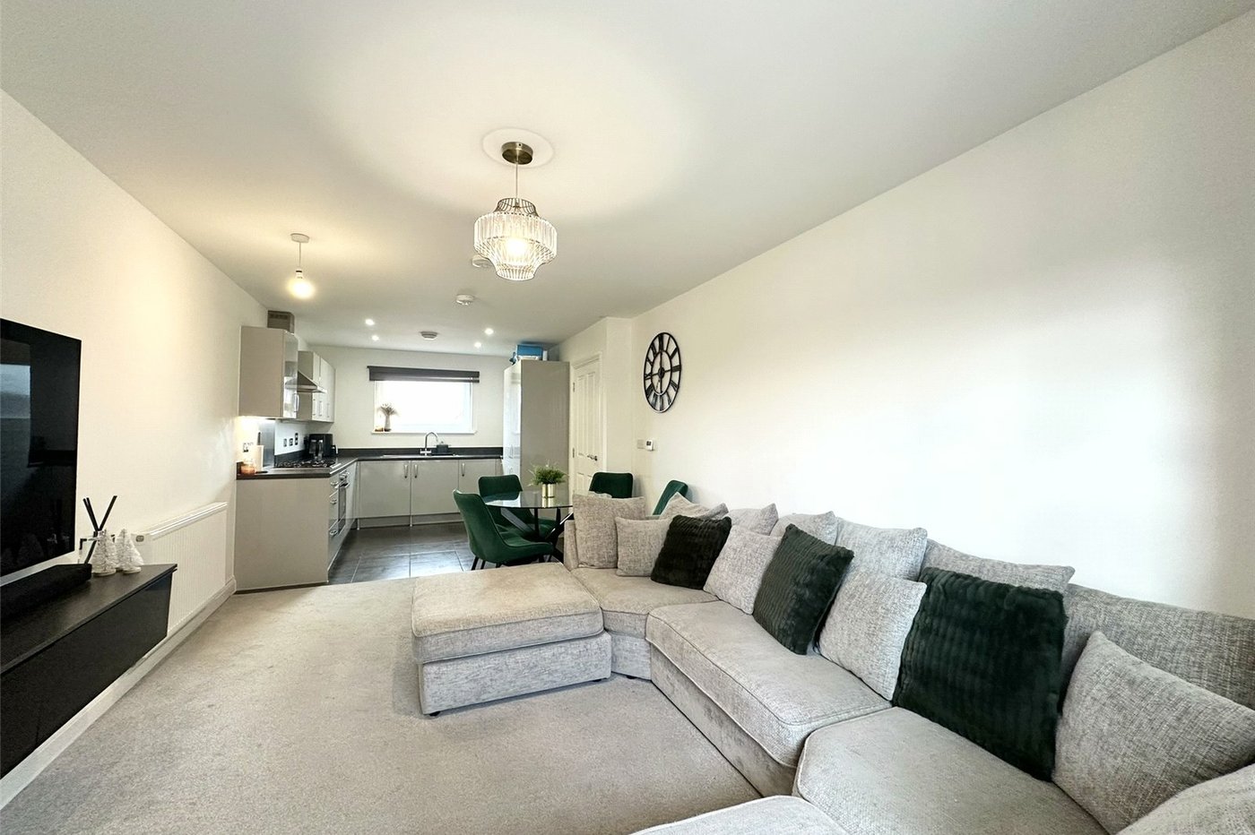 2 bedroom property for sale in Castle Hill | Robinson Jackson