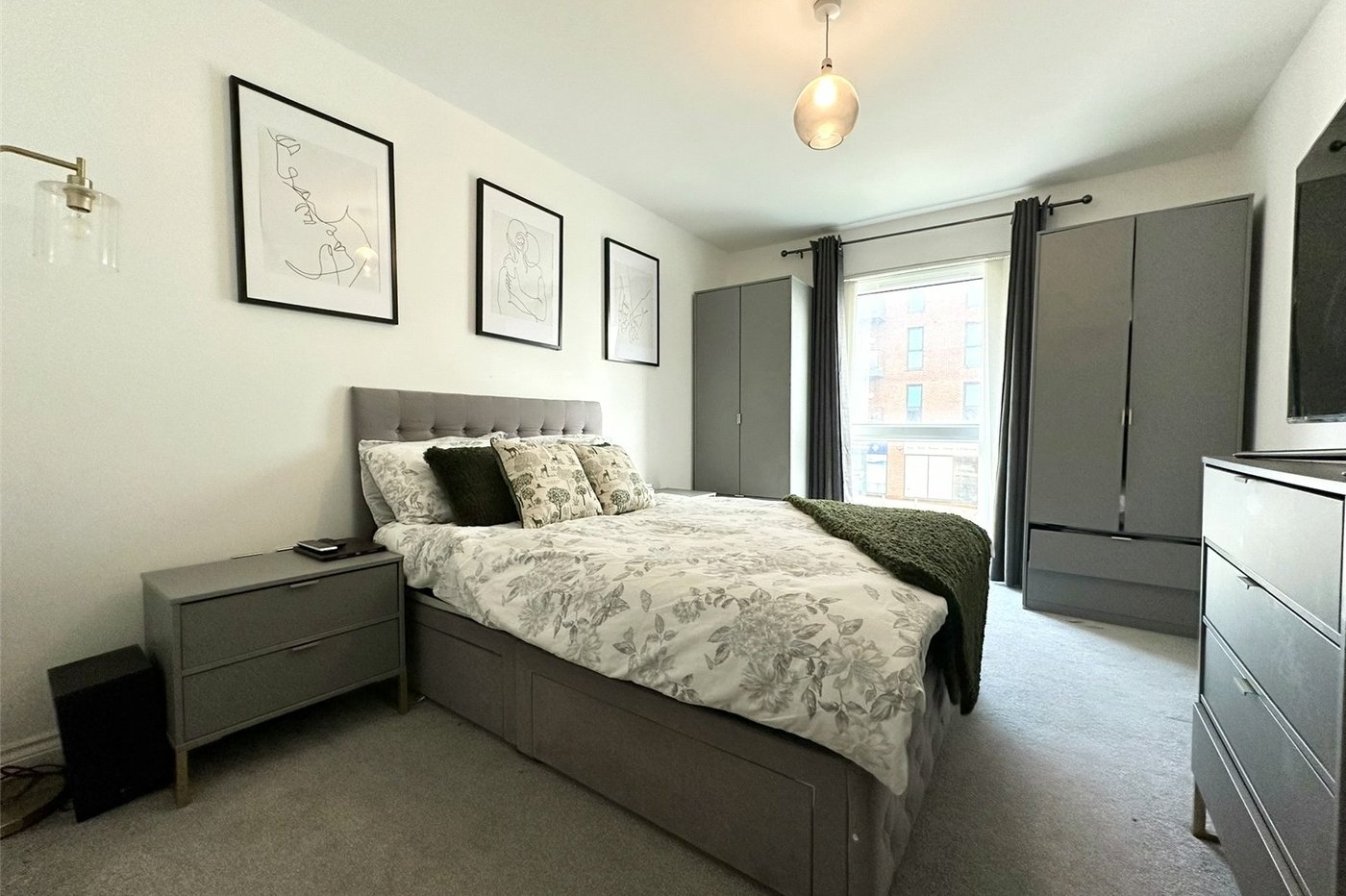 2 bedroom property for sale in Castle Hill | Robinson Jackson