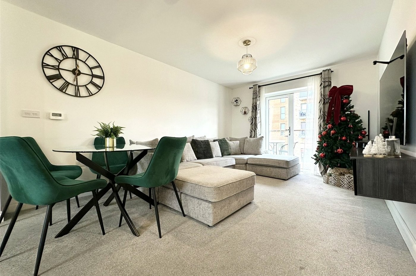 2 bedroom property for sale in Castle Hill | Robinson Jackson