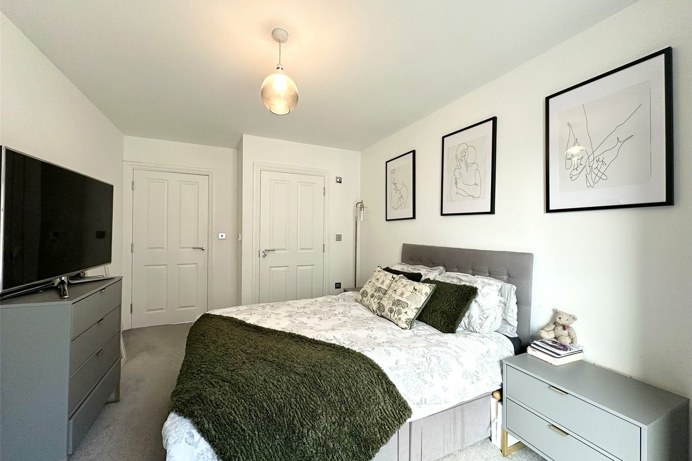 2 bedroom property for sale in Castle Hill | Robinson Jackson