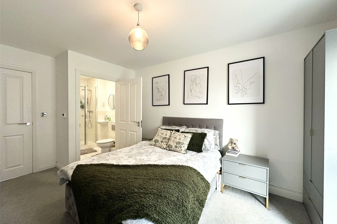 2 bedroom property for sale in Castle Hill | Robinson Jackson