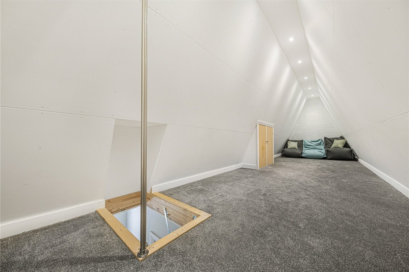 4 bedroom house for sale in Welling | Robinson Jackson