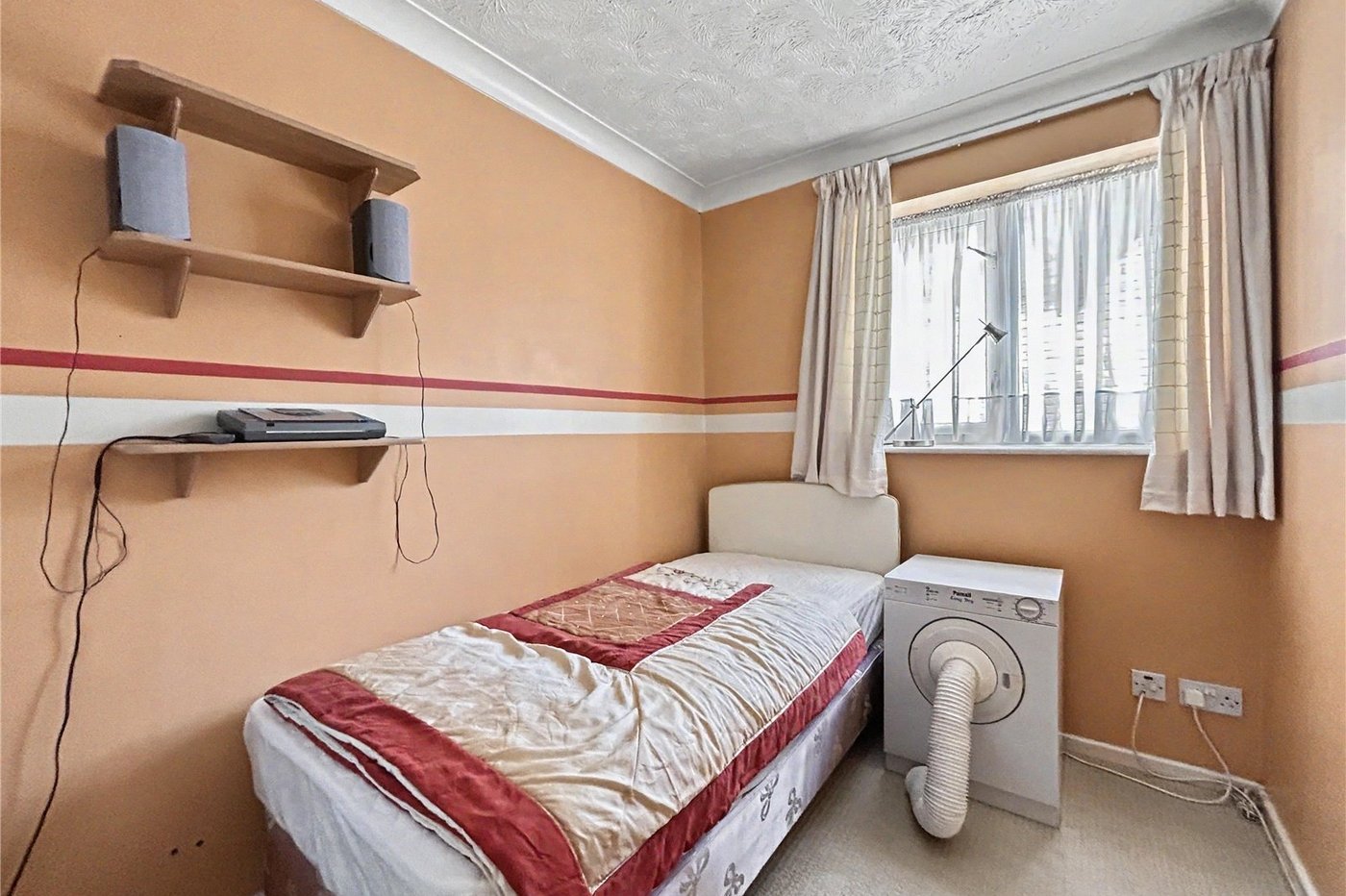 2 bedroom property for sale in Rainham | Robinson Michael & Jackson