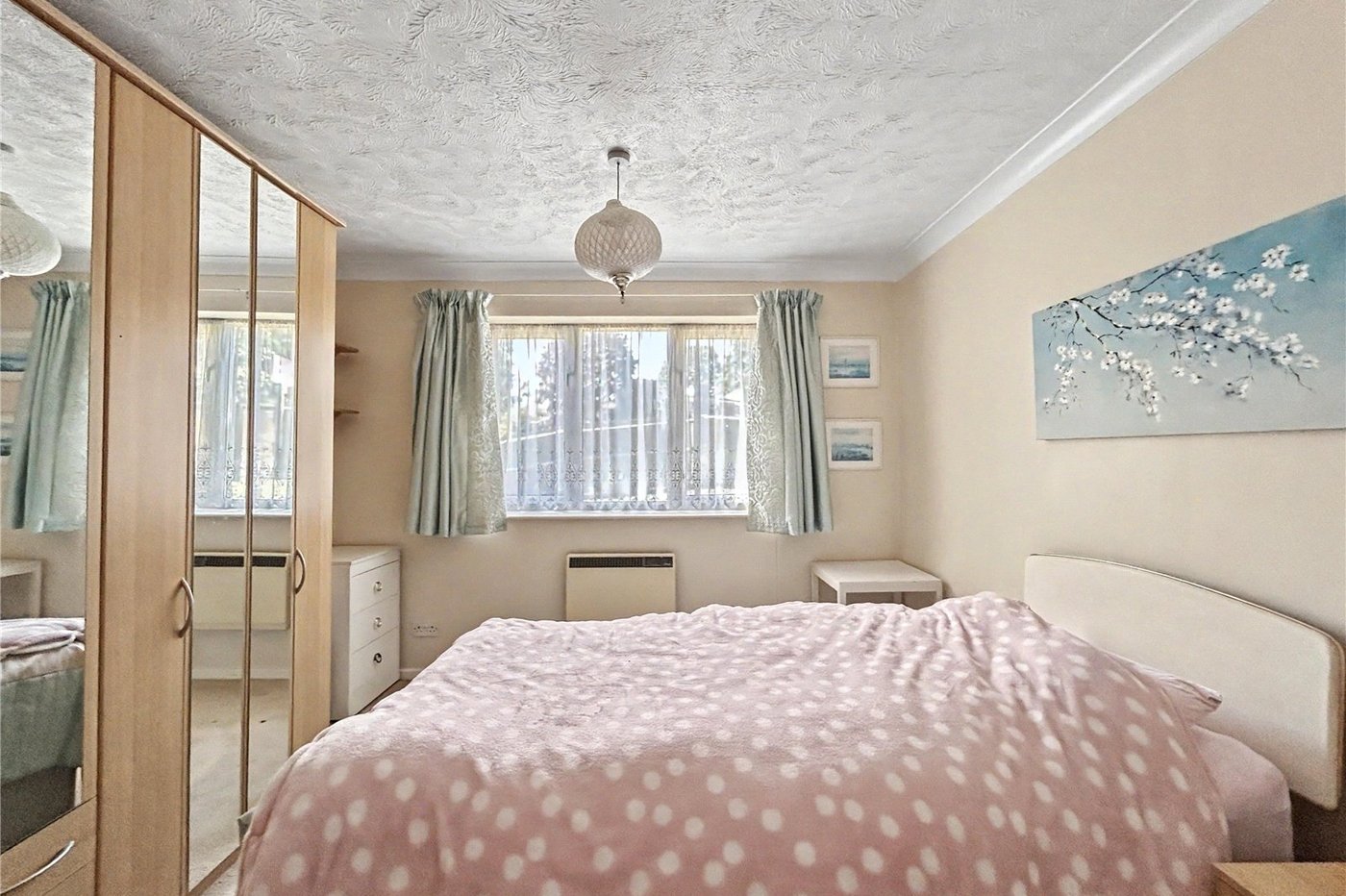 2 bedroom property for sale in Rainham | Robinson Michael & Jackson