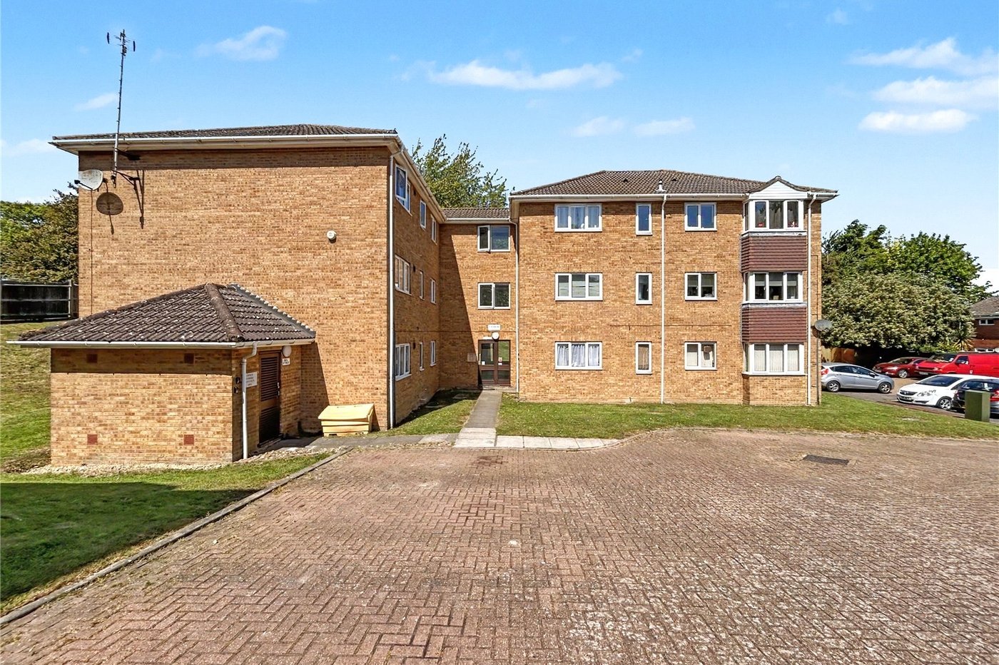 2 bedroom property for sale in Rainham | Robinson Michael & Jackson