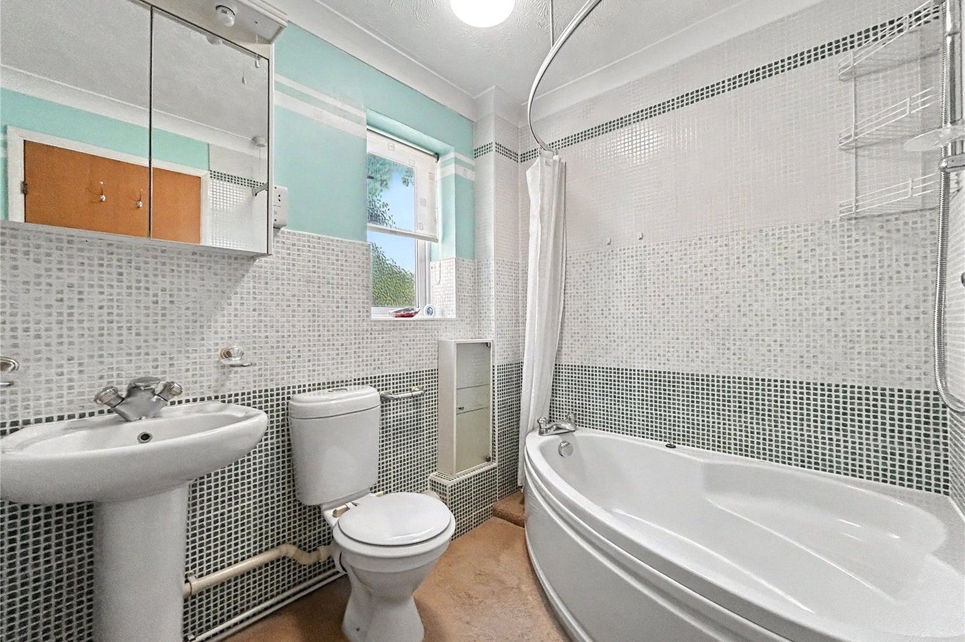 2 bedroom property for sale in Rainham | Robinson Michael & Jackson