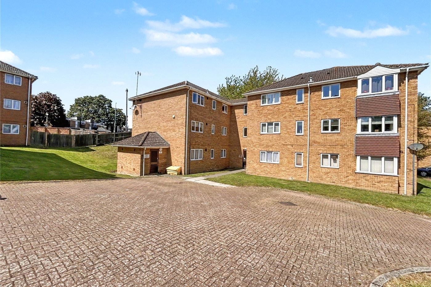 2 bedroom property for sale in Rainham | Robinson Michael & Jackson
