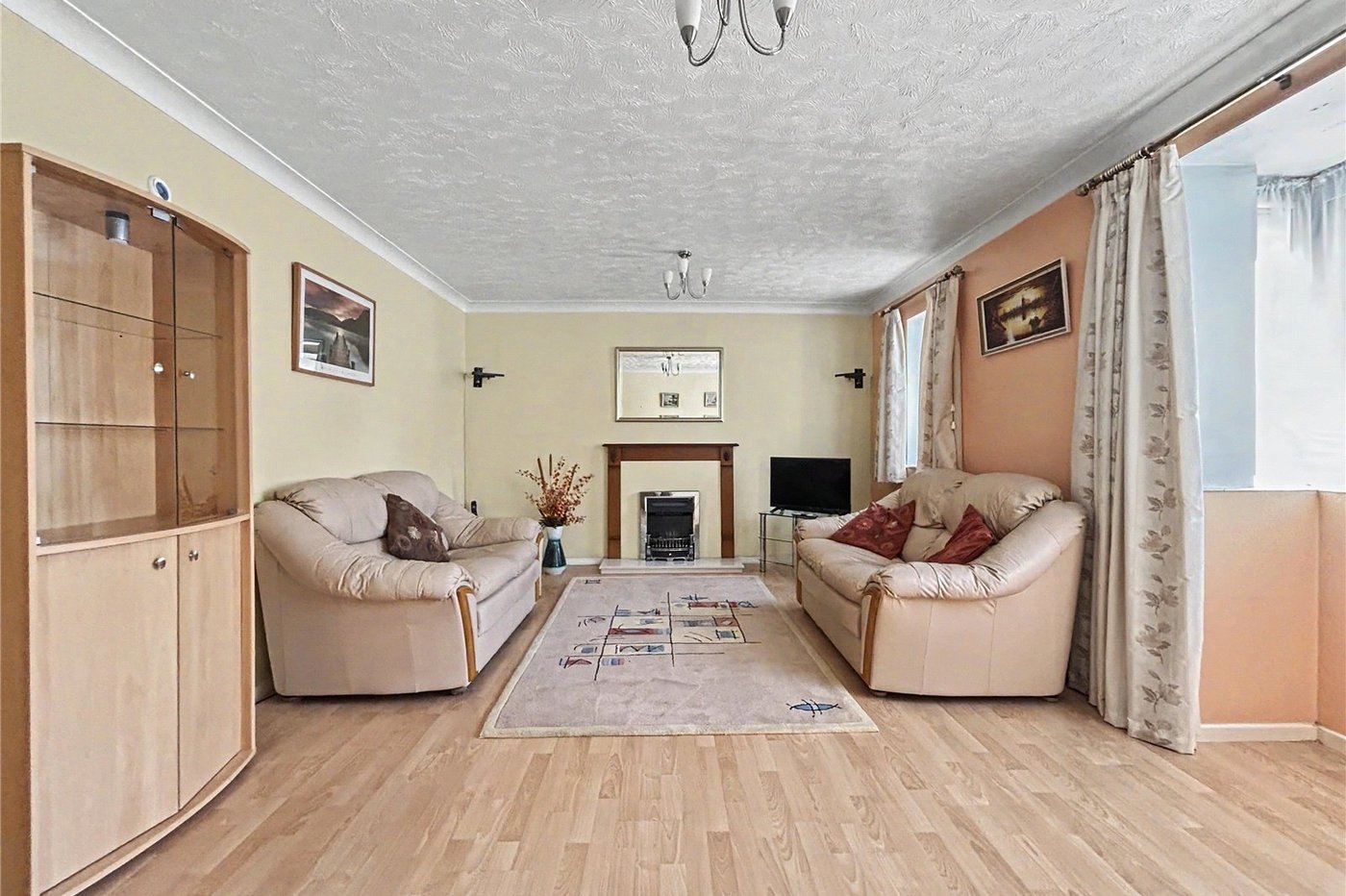 2 bedroom property for sale in Rainham | Robinson Michael & Jackson