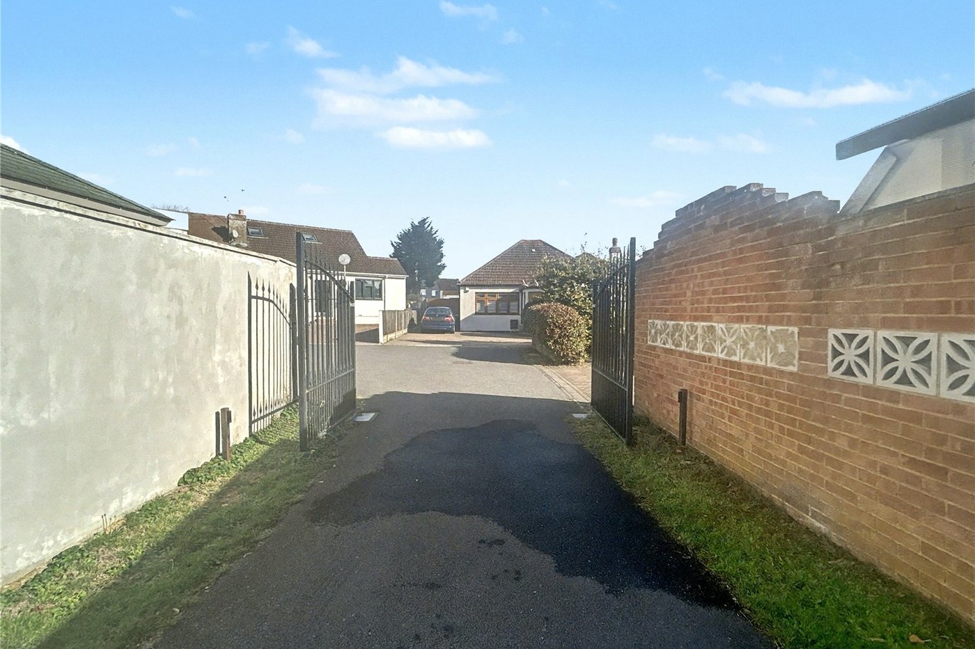 3 bedroom bungalow for sale in Sidcup | Robinson Jackson