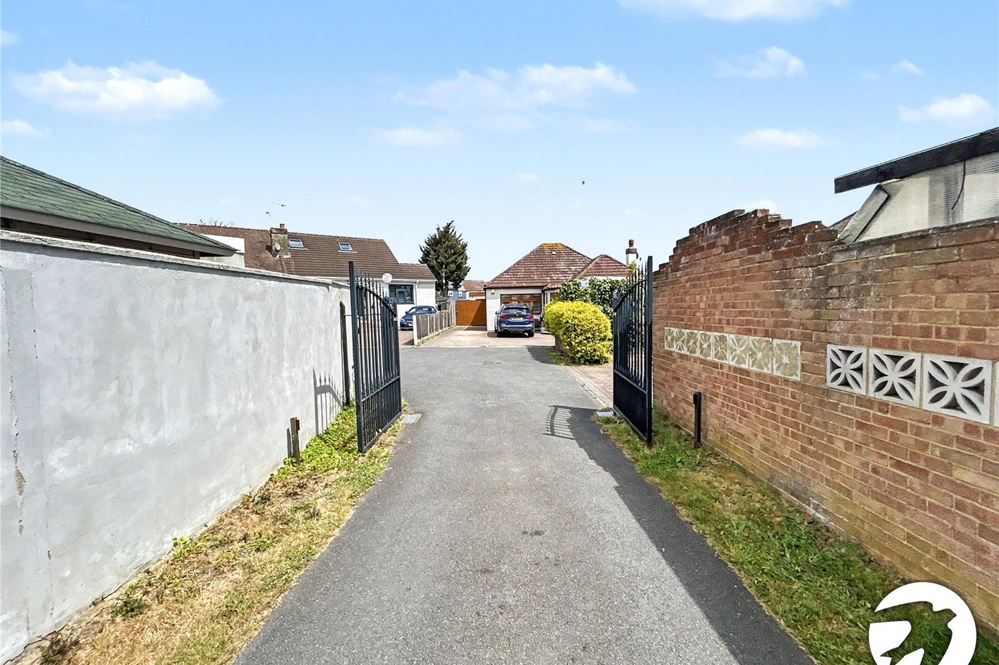 3 bedroom bungalow for sale in Sidcup | Robinson Jackson