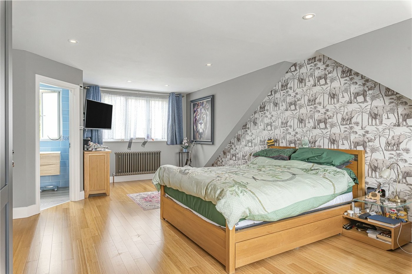 4 bedroom bungalow for sale in Hextable | Robinson Jackson