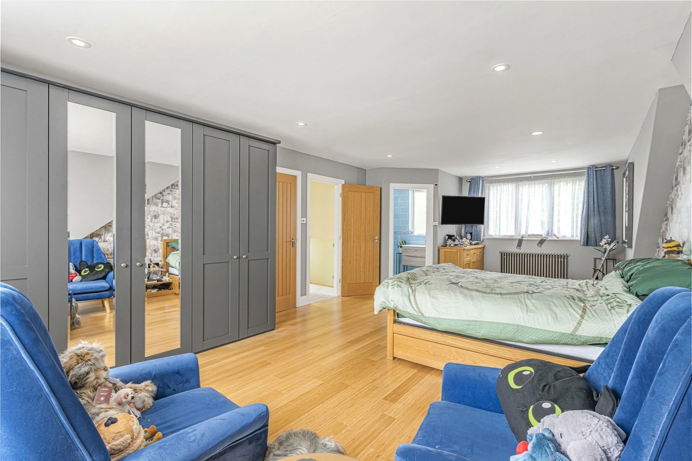 4 bedroom bungalow for sale in Hextable | Robinson Jackson