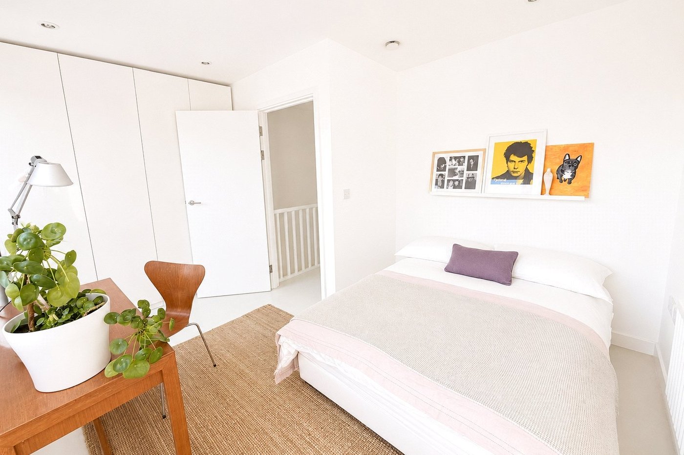 3 bedroom house for sale in London | Robinson Jackson
