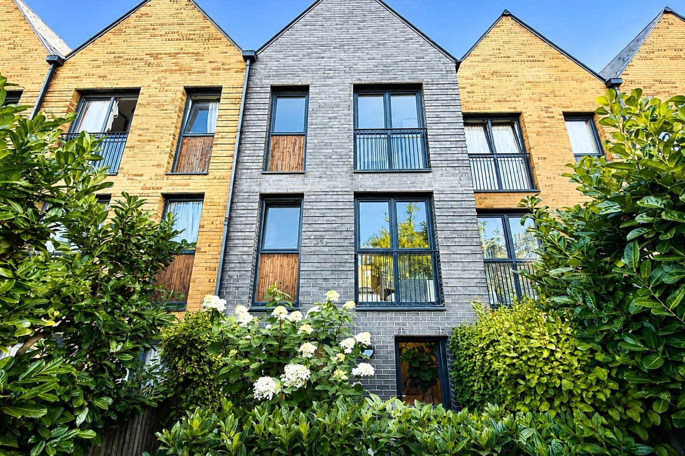 3 bedroom house for sale in London | Robinson Jackson