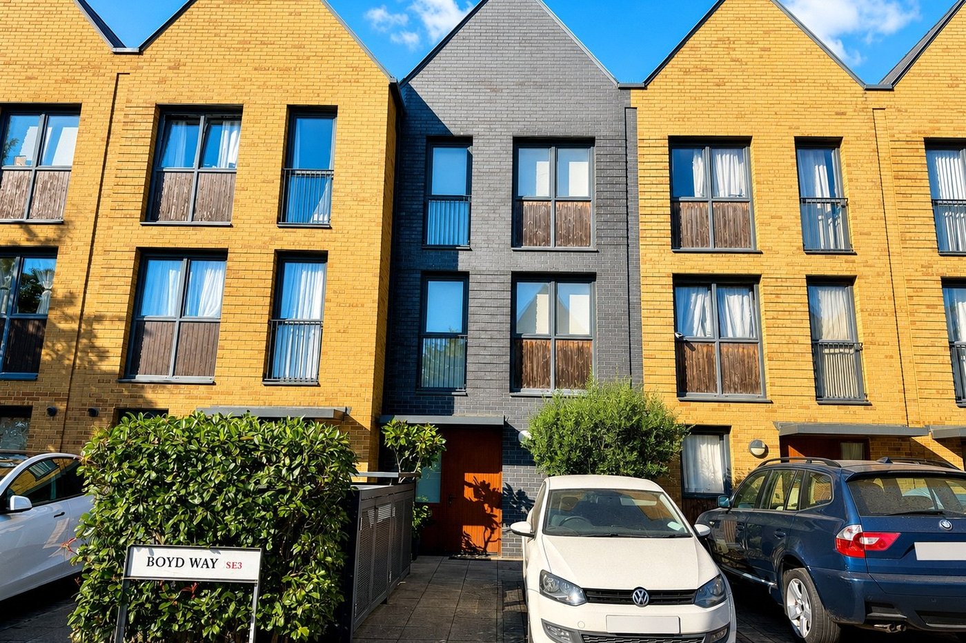 3 bedroom house for sale in London | Robinson Jackson