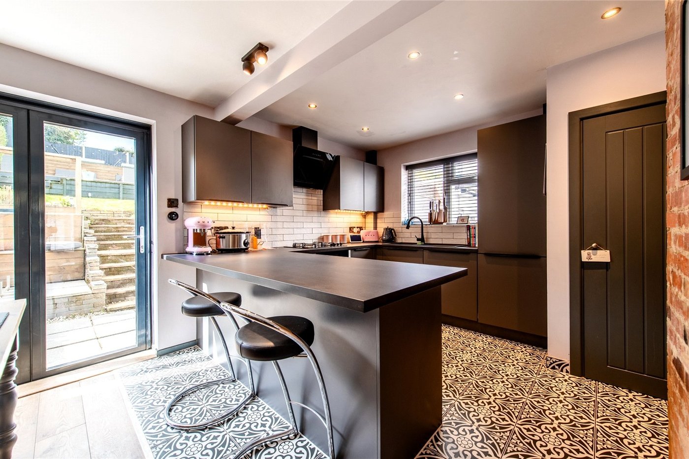 3 bedroom house for sale in Istead Rise | Robinson Michael & Jackson