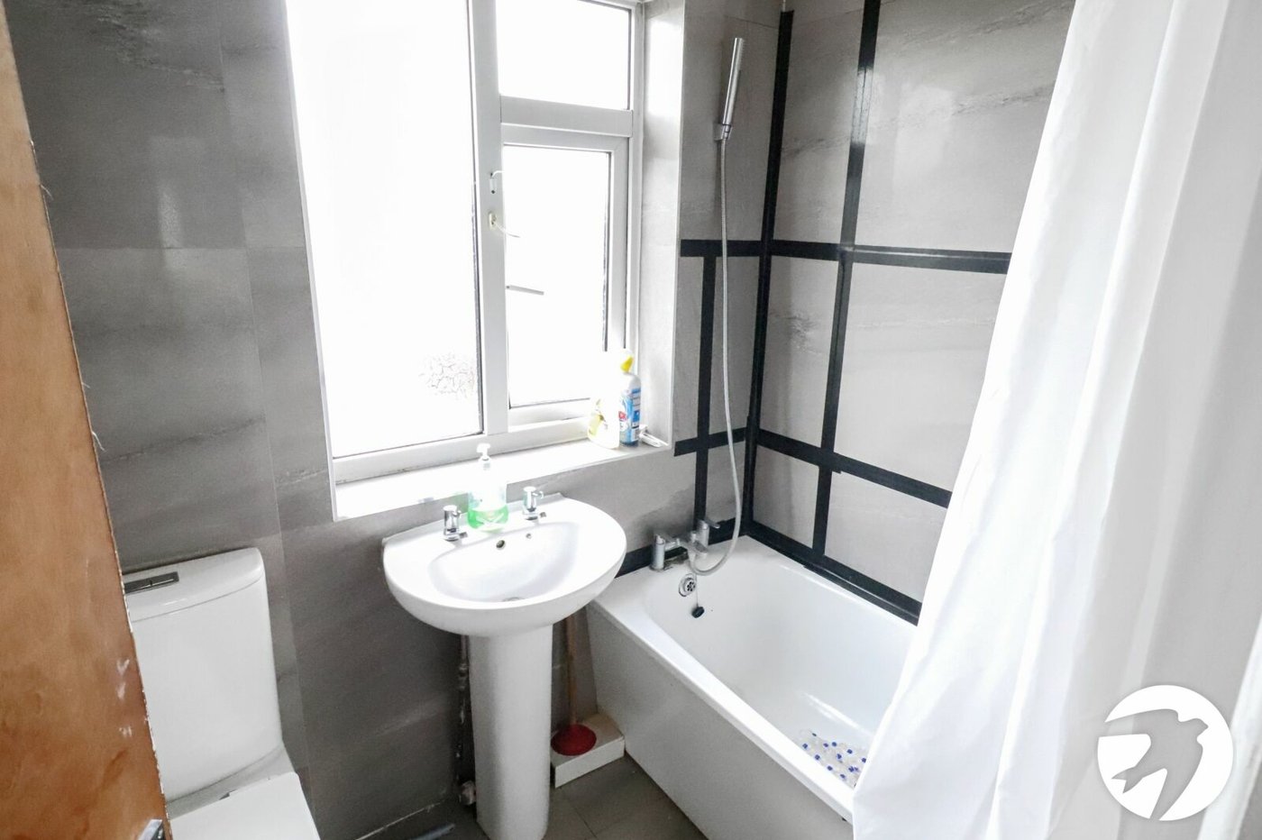 3 bedroom house for sale in London | Robinson Jackson