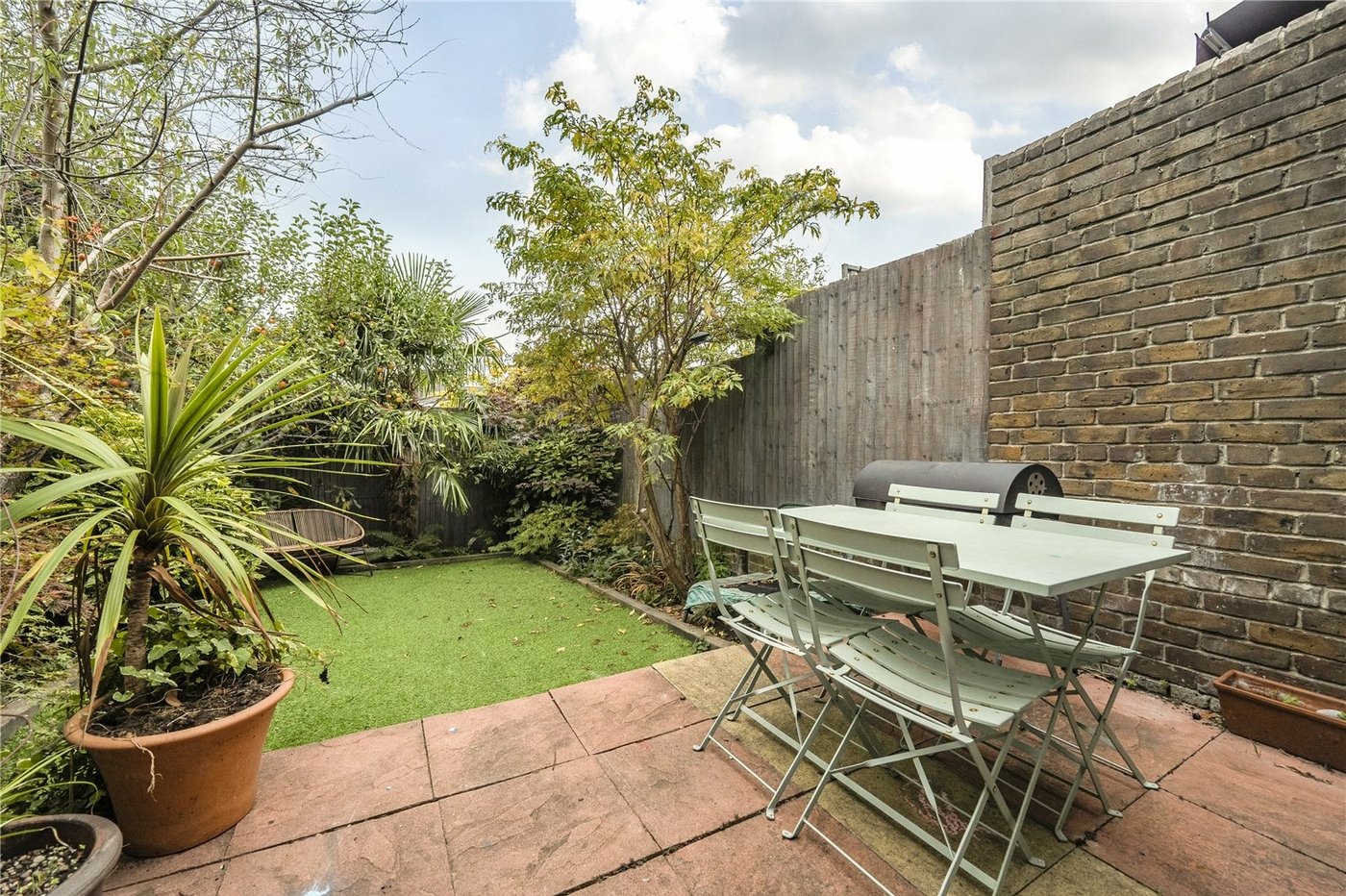 3 bedroom house for sale in London | Robinson Jackson