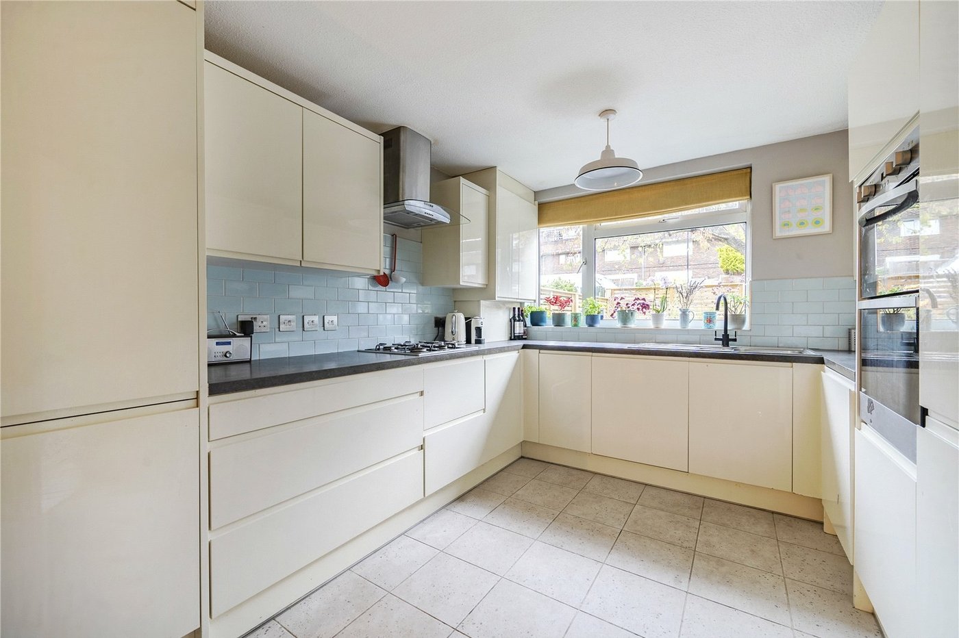 3 bedroom house for sale in London | Robinson Jackson