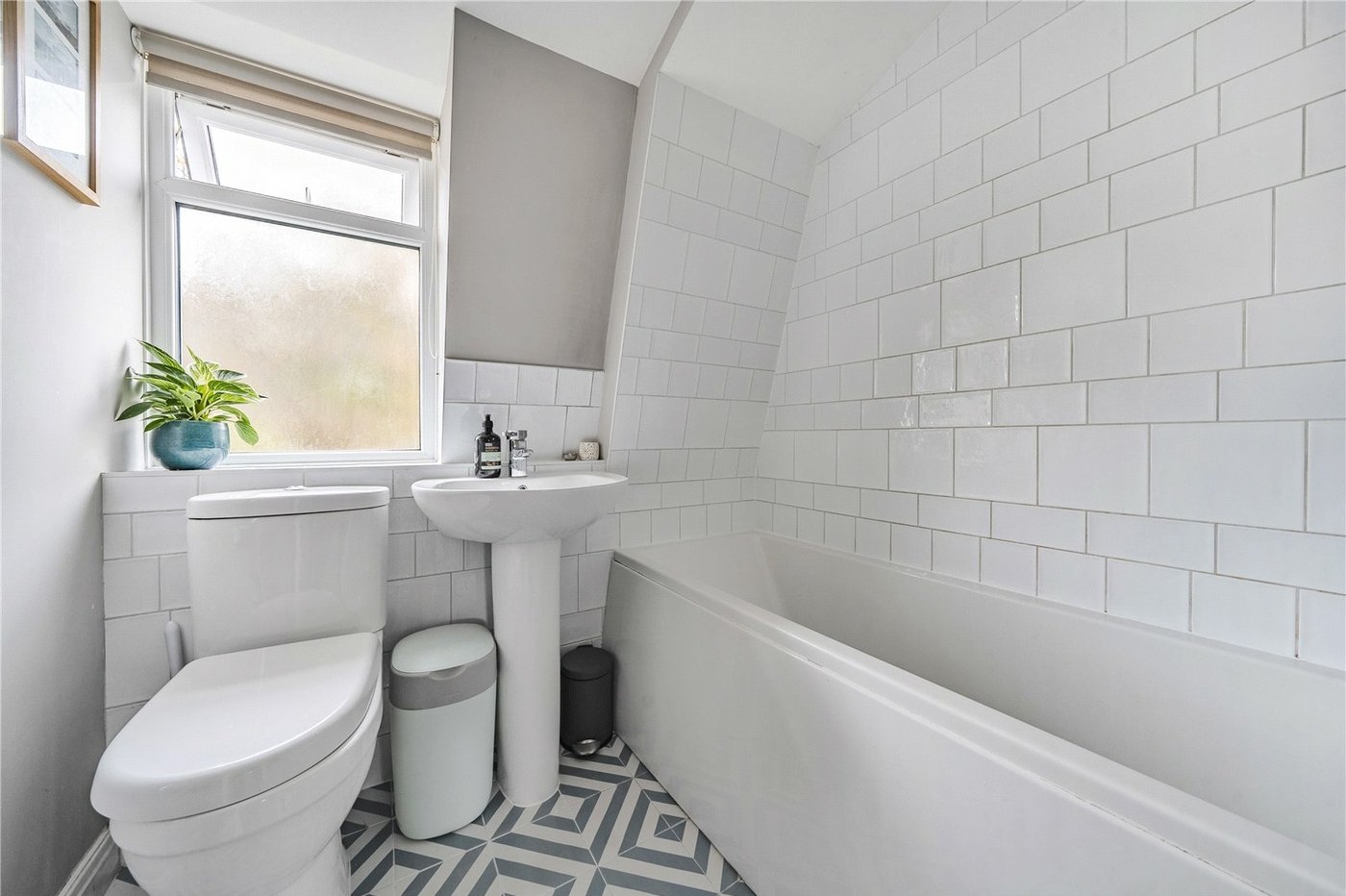3 bedroom house for sale in London | Robinson Jackson