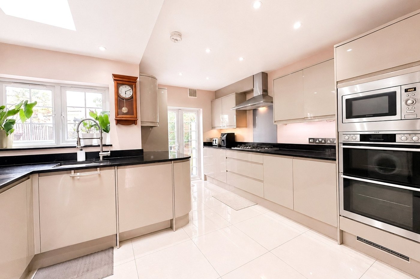 4 bedroom house for sale in London | Robinson Jackson