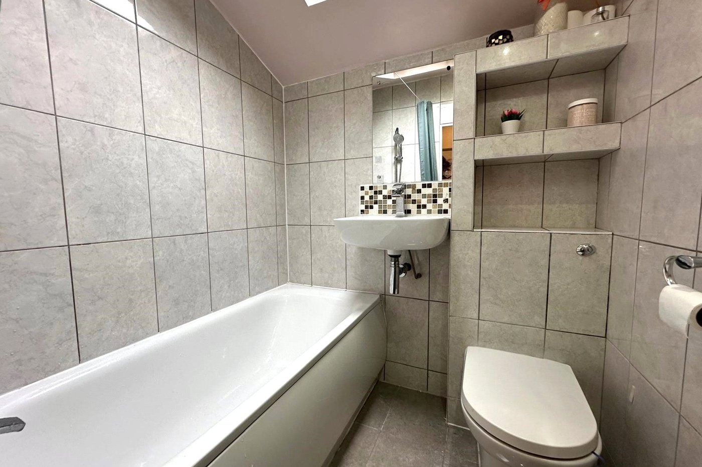 4 bedroom house for sale in London | Robinson Jackson