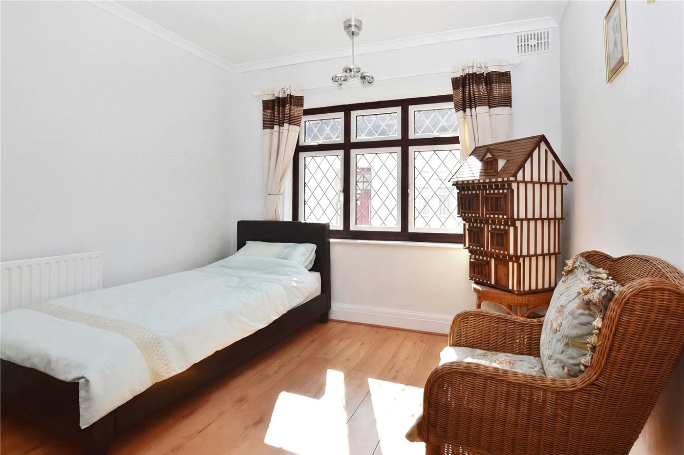 3 bedroom bungalow for sale in Bexleyheath | Robinson Jackson