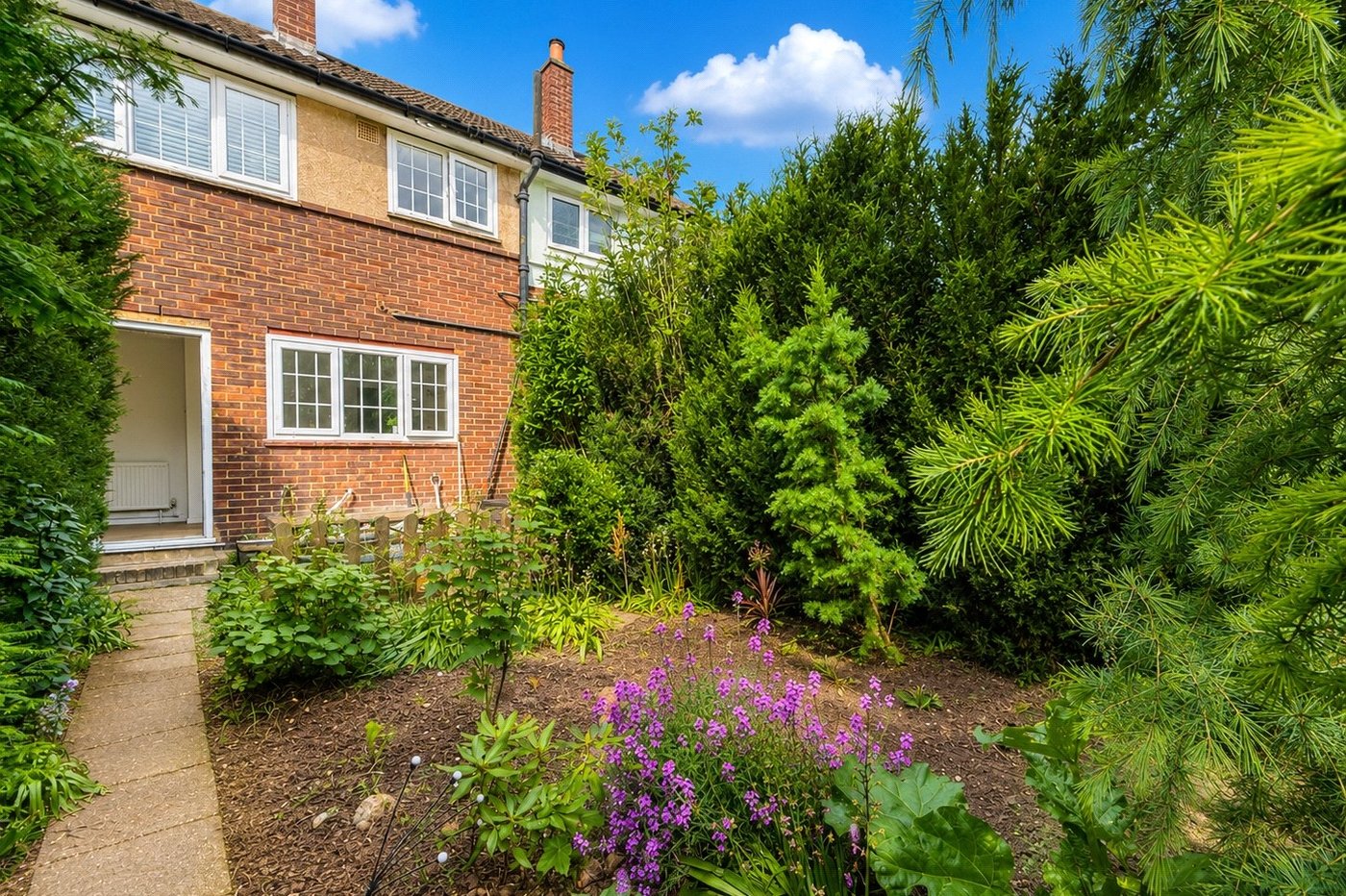 2 bedroom house for sale in London | Robinson Jackson