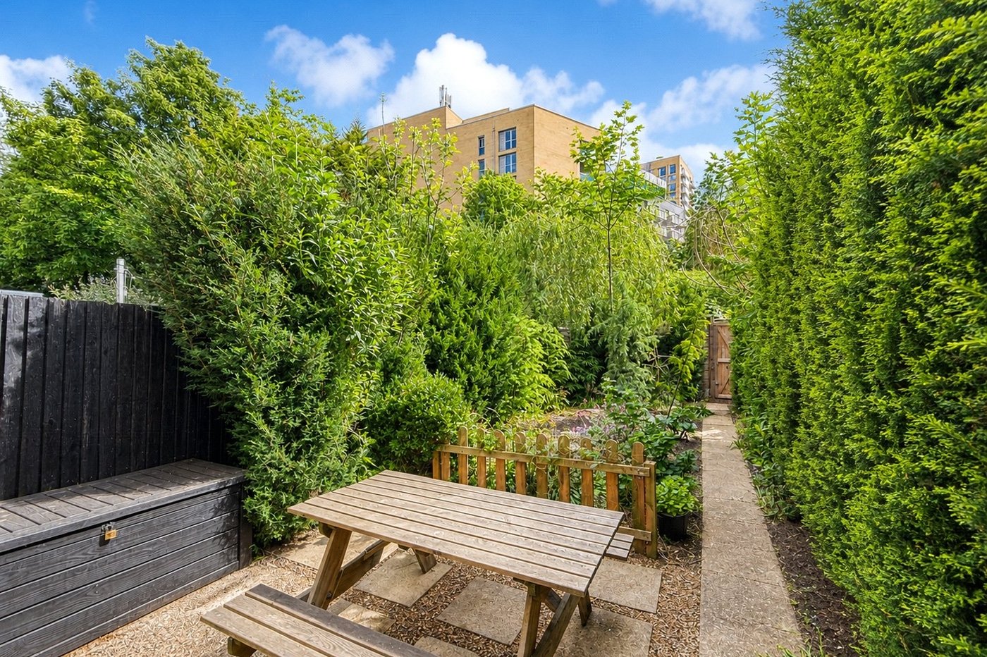 2 bedroom house for sale in London | Robinson Jackson
