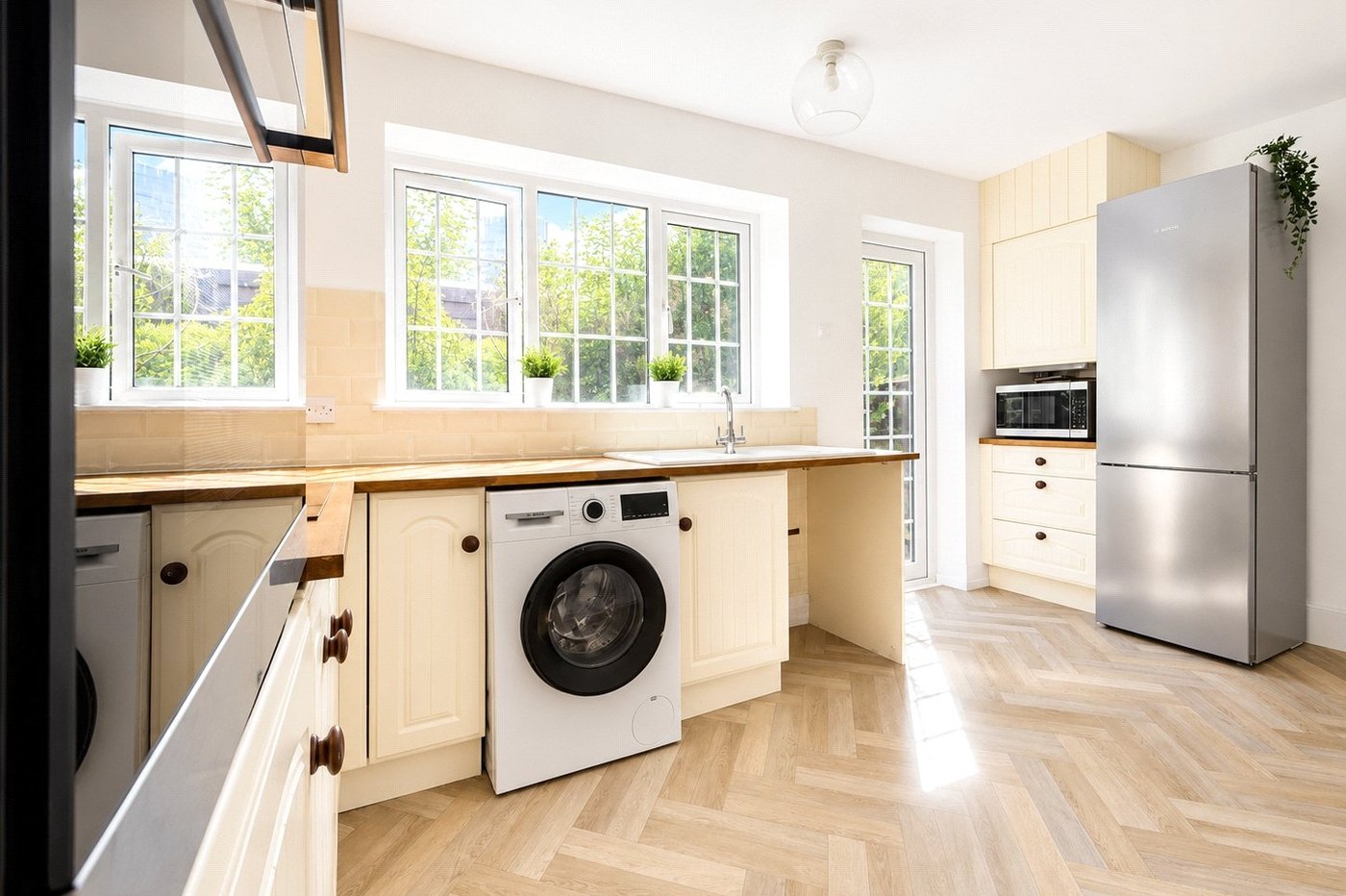 2 bedroom house for sale in London | Robinson Jackson