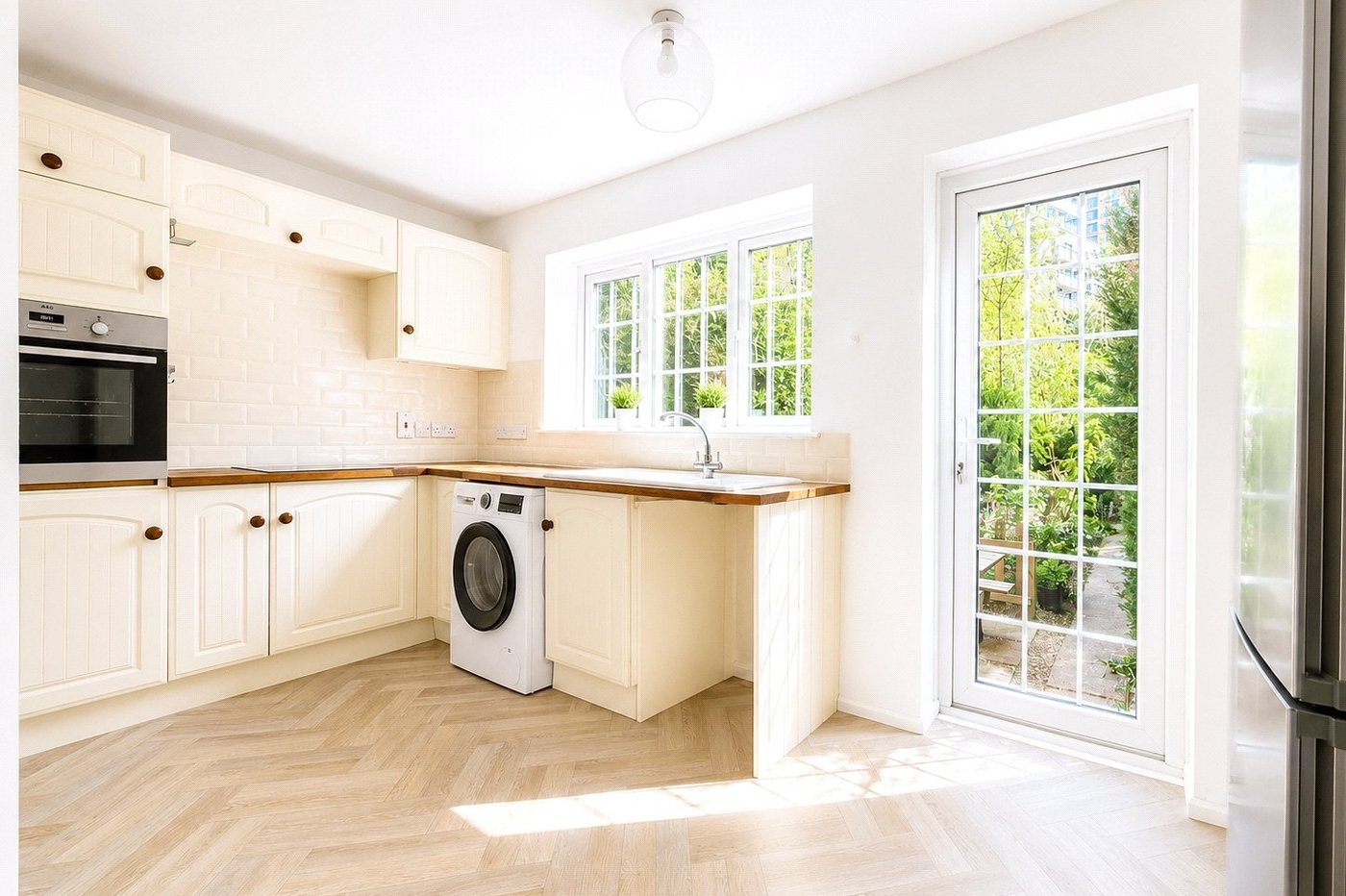2 bedroom house for sale in London | Robinson Jackson