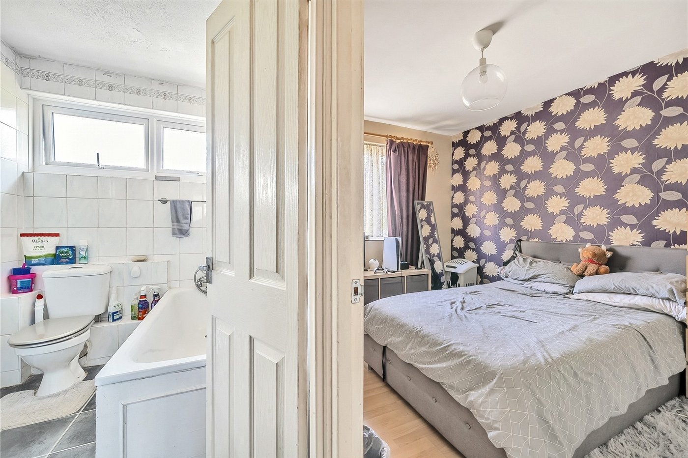 3 bedroom house for sale in London | Robinson Jackson