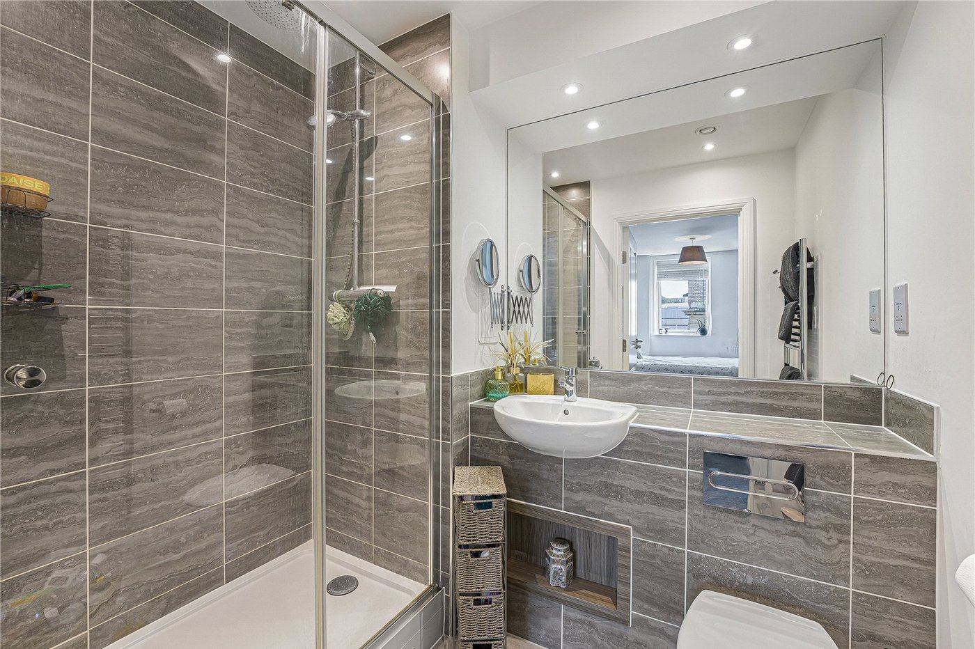 2 bedroom property for sale in Dartford | Robinson Jackson