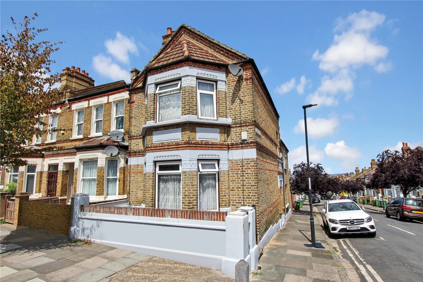 4 bedroom house for sale in London | Robinson Jackson